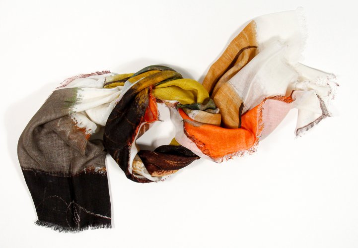 Scarf, Corin