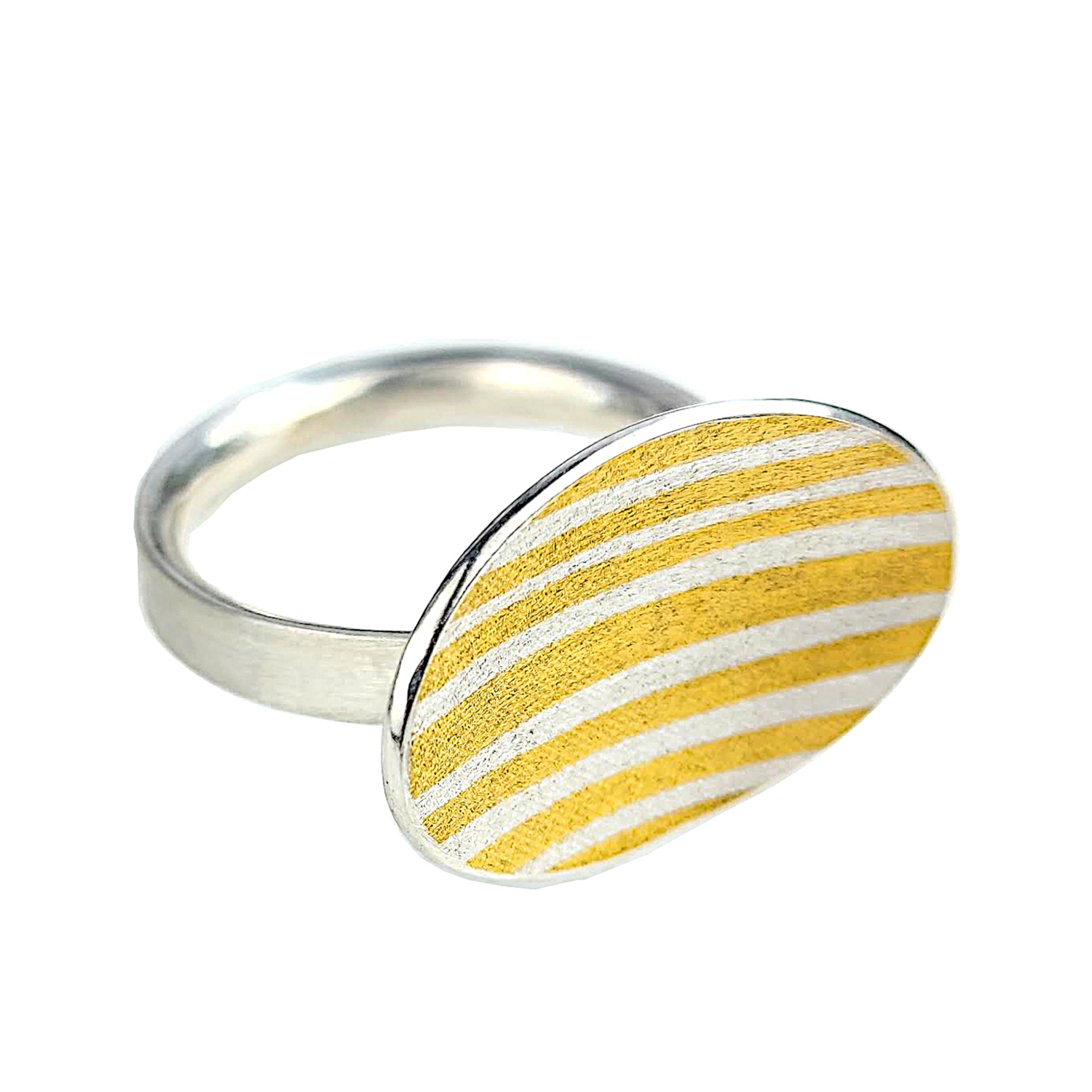 Ring, stripy oval by Hendrike Barz-Meltzer