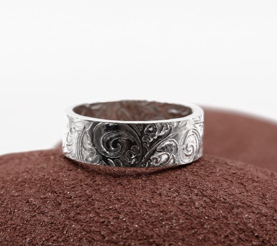Sgraffito Band Ring