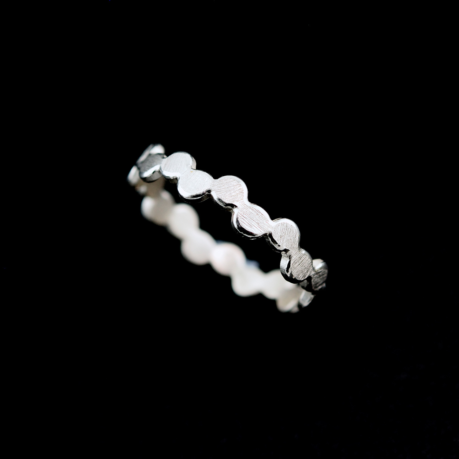 Simple Pattern Ring by Misun Won