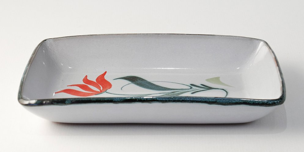 Oblong Dish with Tulip by Ursula Waechter - alternative image