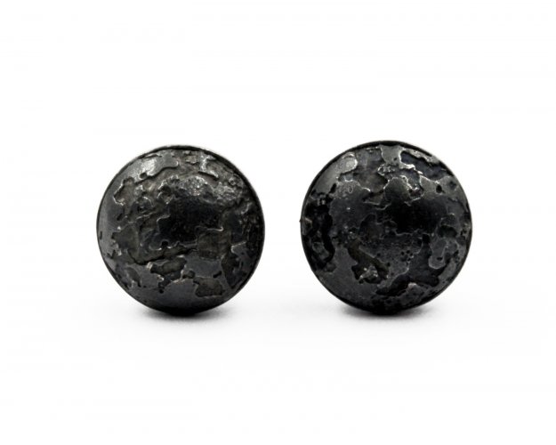 Round Studs