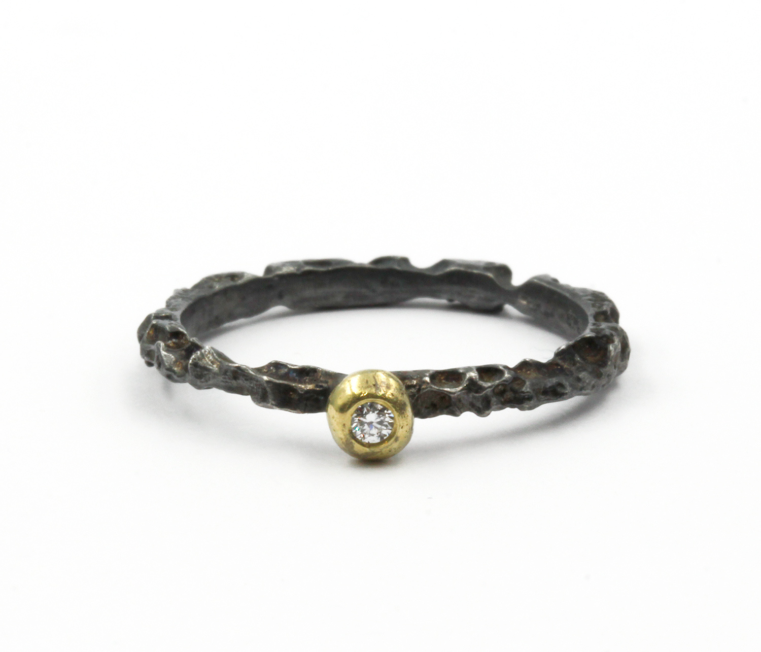 Dark Gleam Ring by Agneta Bugyte